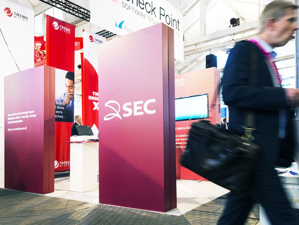 SEC DATACOM messeproduktion med vægge og udstillingsgrafik